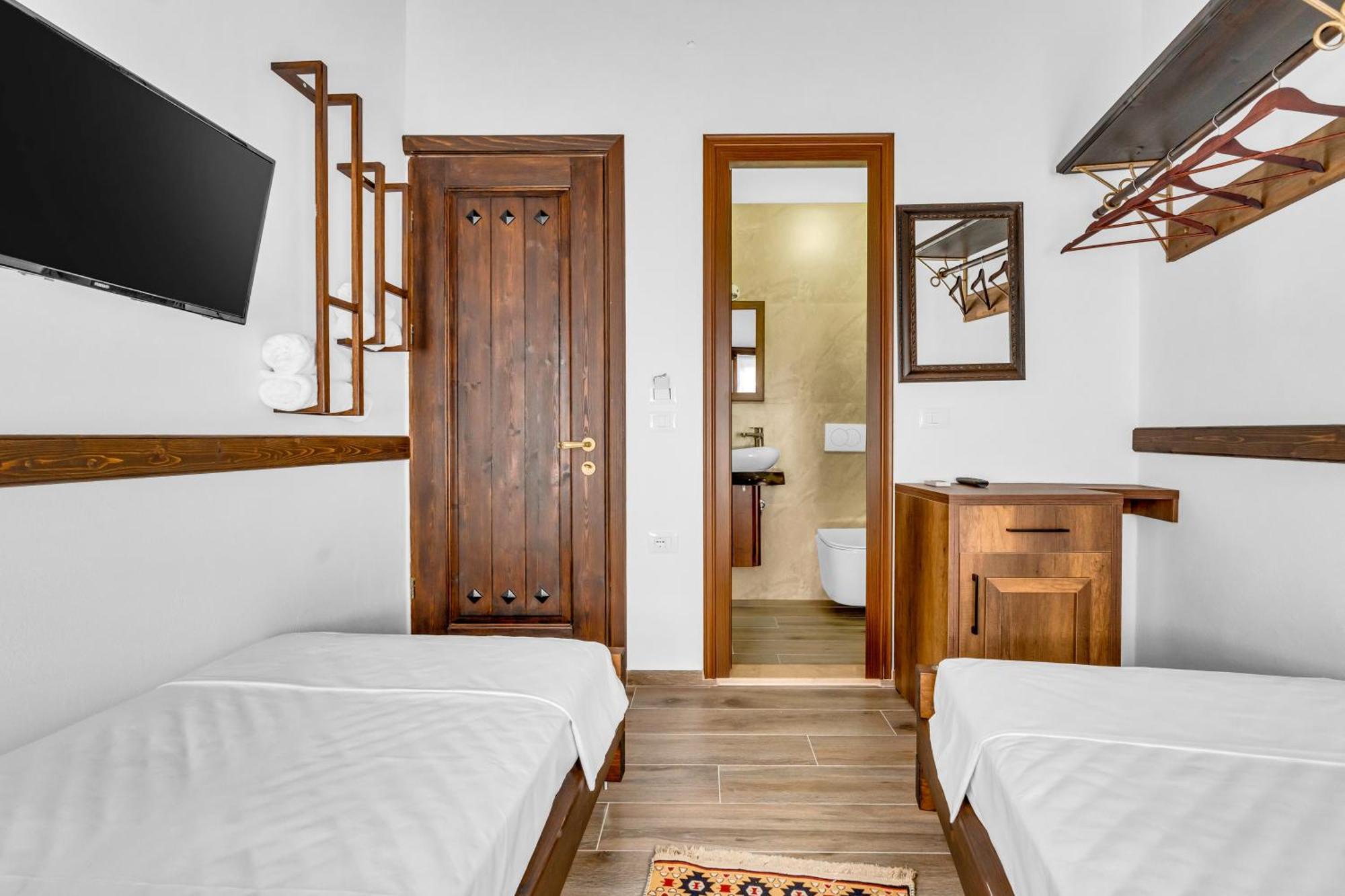 Hotel Bohem Berat Eksteriør billede