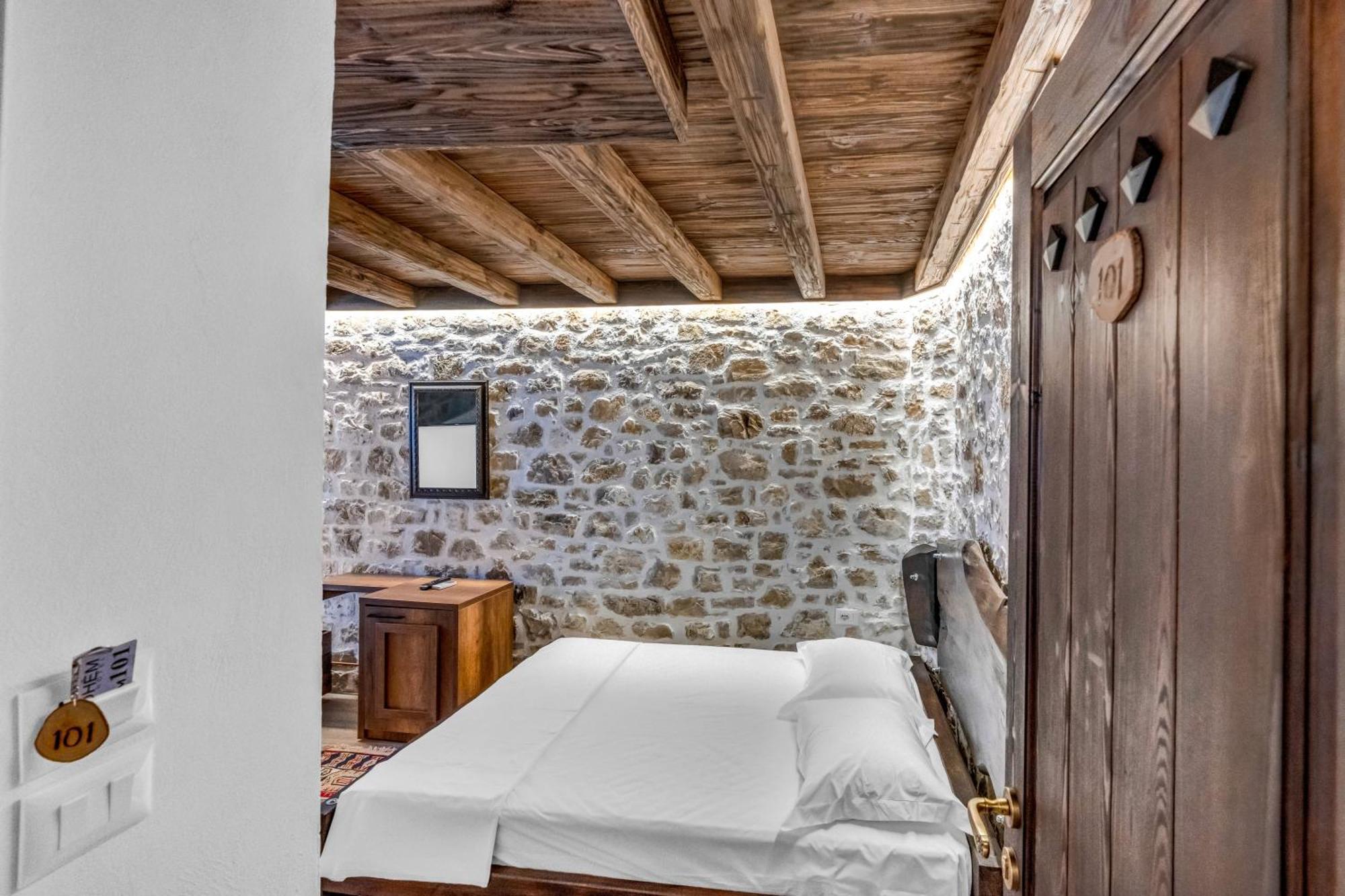 Hotel Bohem Berat Eksteriør billede